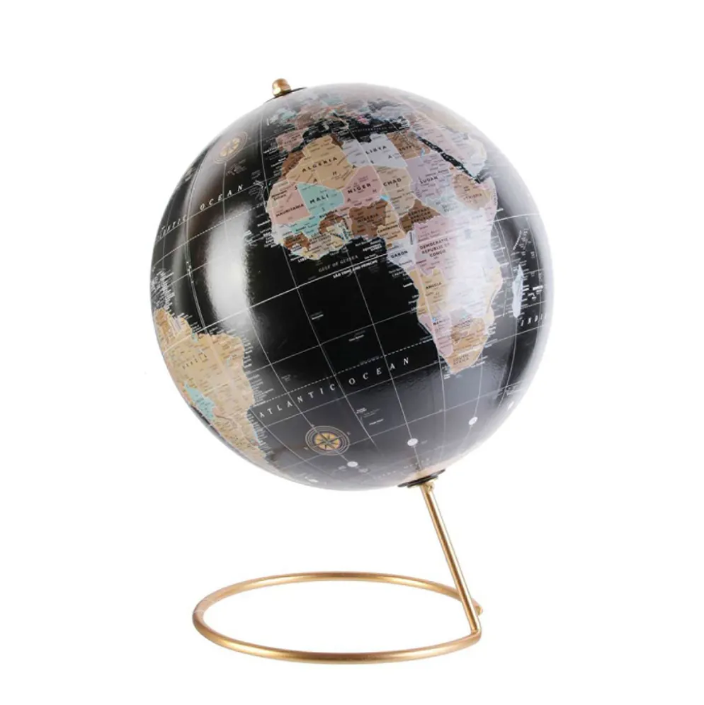Globe terrestre noir et doré